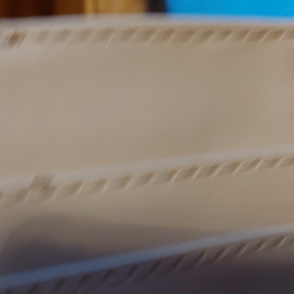 GUESS LOS ANGELES WALLET - Picture 11 of 12